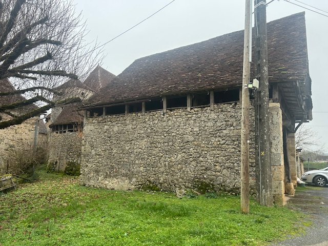maison a renover in La Chapelle Aux Saints, Corrèze, France