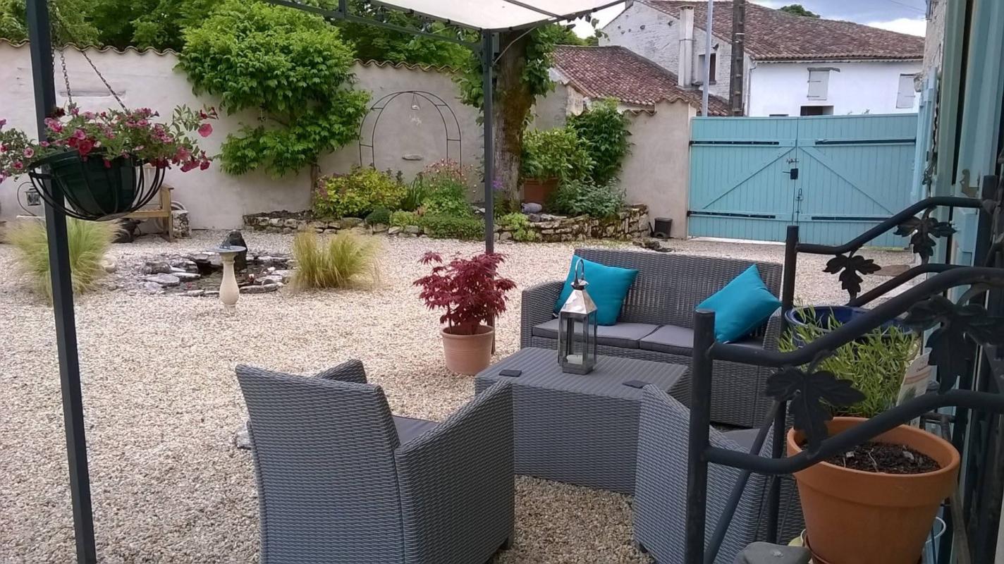 2 bedroom maison in Bresdon, Charente-Maritime, France
