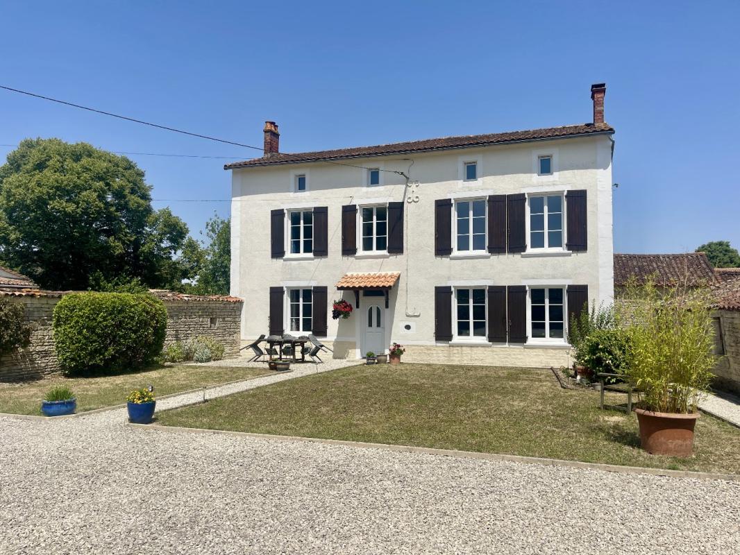 3 bedroom propriete in Loubille, Deux-Sèvres, France