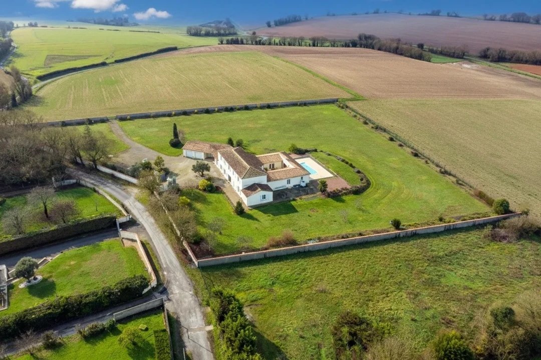 5 bedroom maison in Essouvert, Charente-Maritime, France