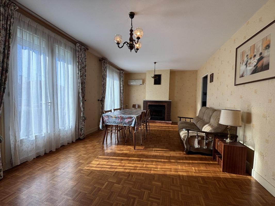 2 bedroom maison in Ruffec, Charente, France