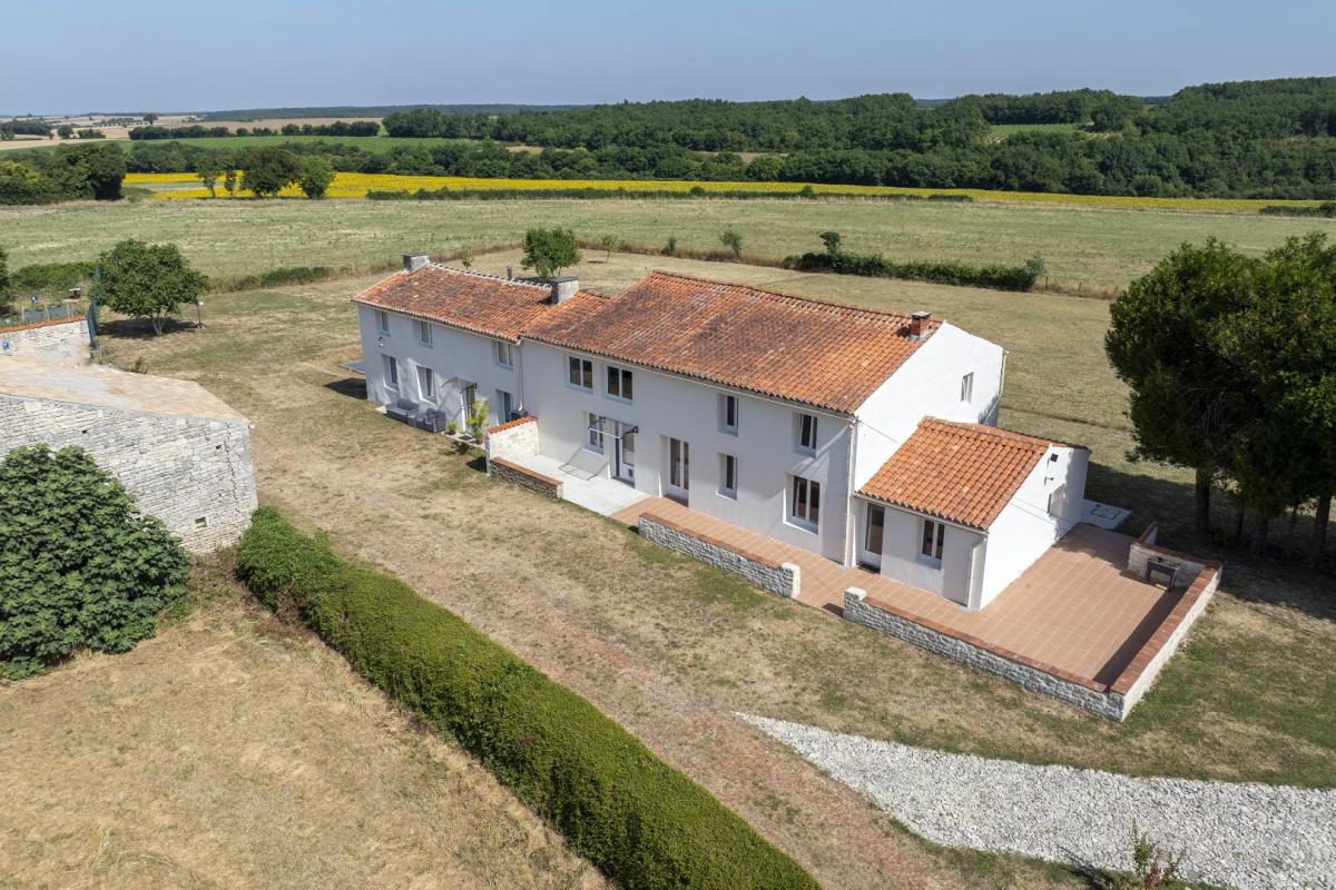 7 bedroom propriete in Contre, Charente-Maritime, France