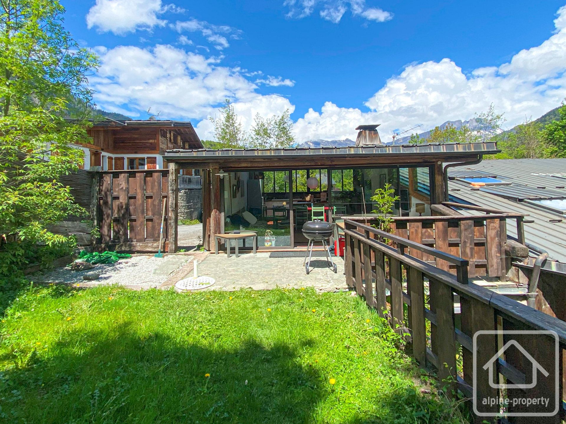 5 Bedroom 4 Bathroom Property Walking Distance From Ski Lift, Private Parking 1 Hour From Geneva. – EDEN