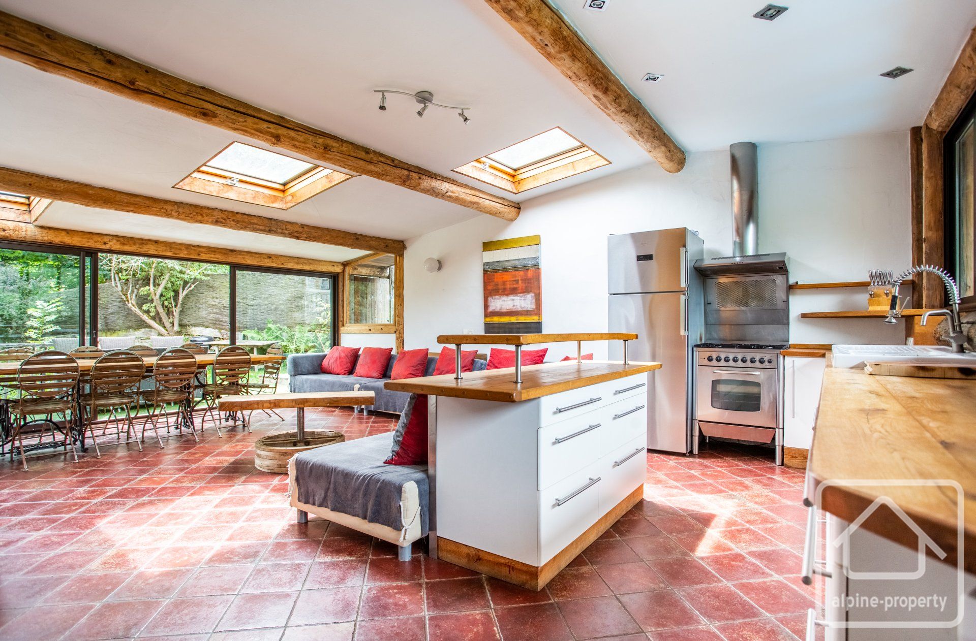 5 Bedroom 4 Bathroom Property Walking Distance From Ski Lift, Private Parking 1 Hour From Geneva. – EDEN