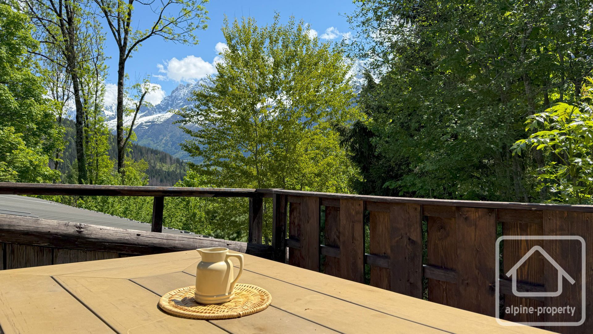 5 Bedroom 4 Bathroom Property Walking Distance From Ski Lift, Private Parking 1 Hour From Geneva. – EDEN