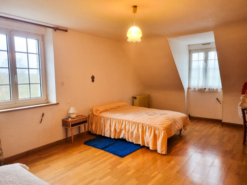 Charming Detached House, ready to move into, with a large garden and excellent road links in Manche, Normandy