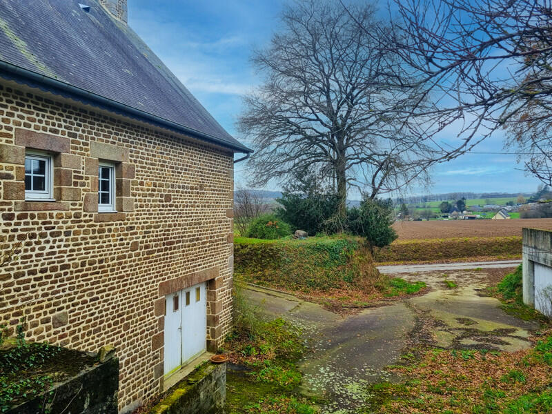Charming Detached House, ready to move into, with a large garden and excellent road links in Manche, Normandy