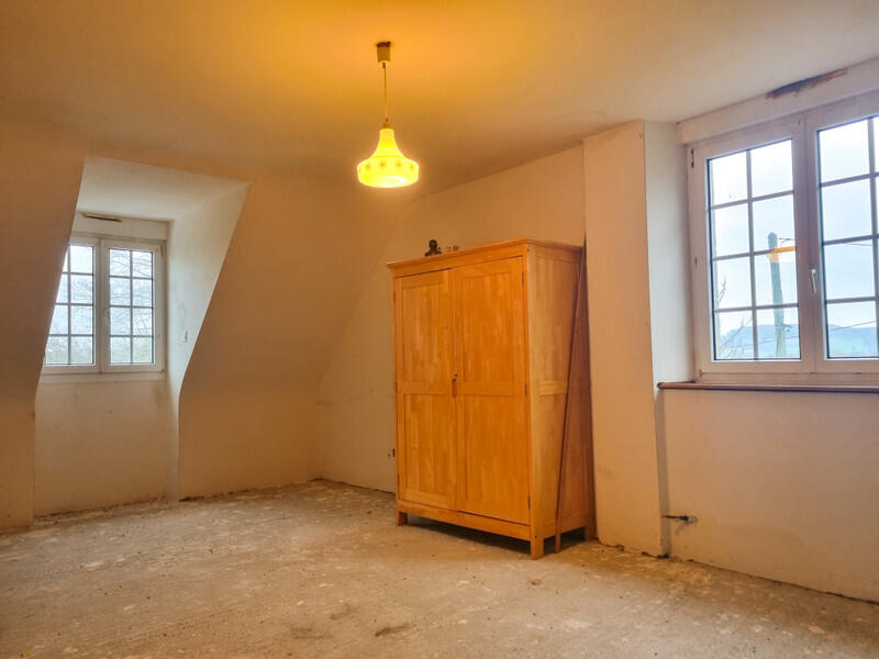 Charming Detached House, ready to move into, with a large garden and excellent road links in Manche, Normandy