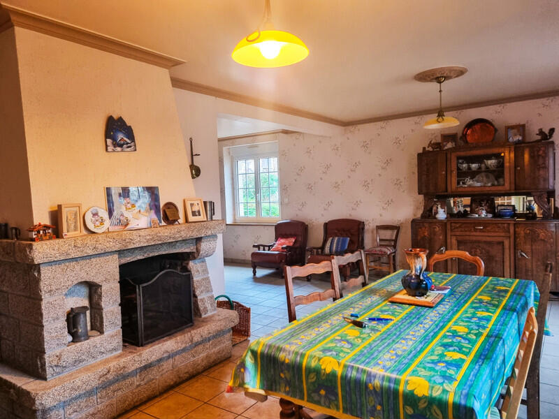 Charming Detached House, ready to move into, with a large garden and excellent road links in Manche, Normandy