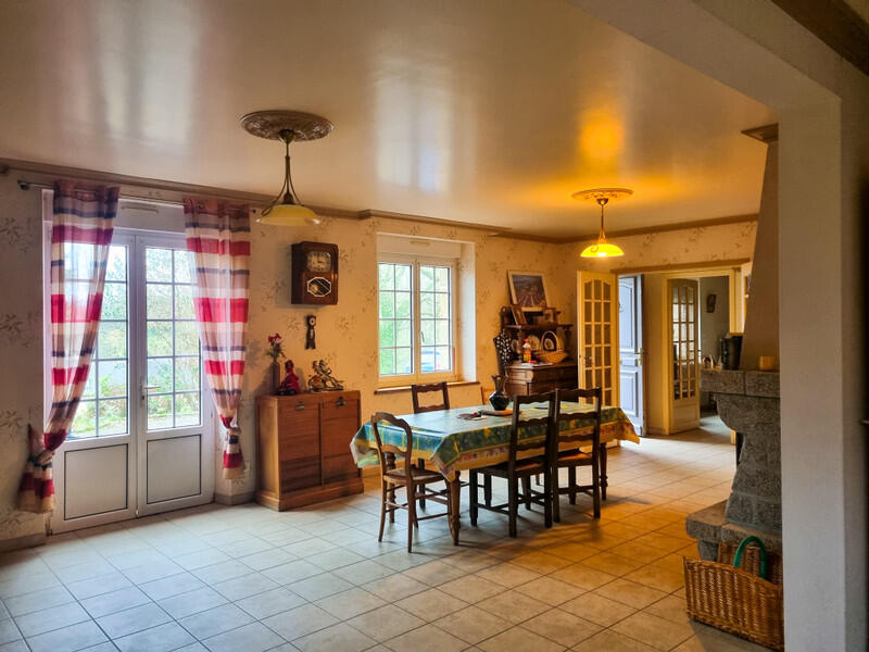 Charming Detached House, ready to move into, with a large garden and excellent road links in Manche, Normandy