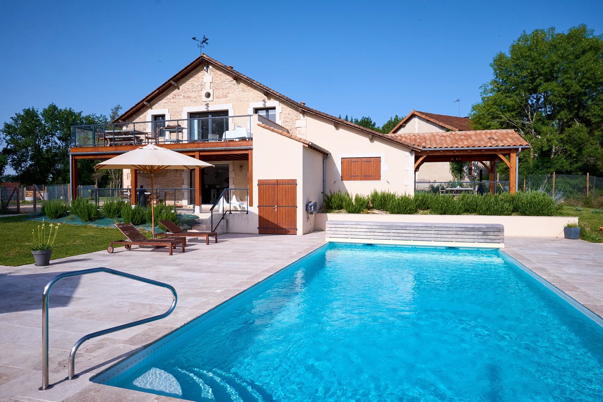 Elegant Country Estate with Guest Houses, Swimming Pool and Private Owner’s Garden, Aquitaine – France – BVI84269