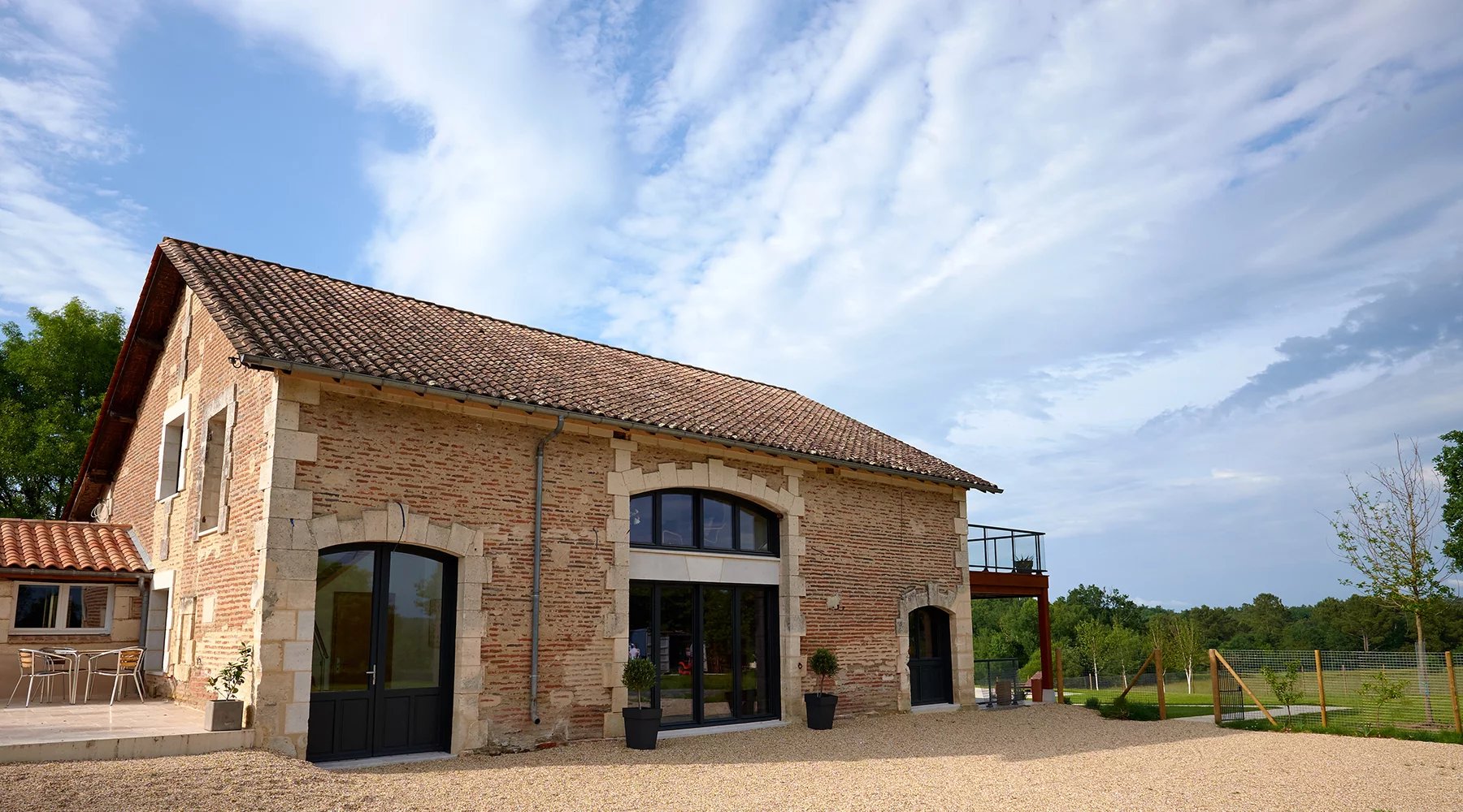 Elegant Country Estate with Guest Houses, Swimming Pool and Private Owner’s Garden, Aquitaine – France – BVI84269