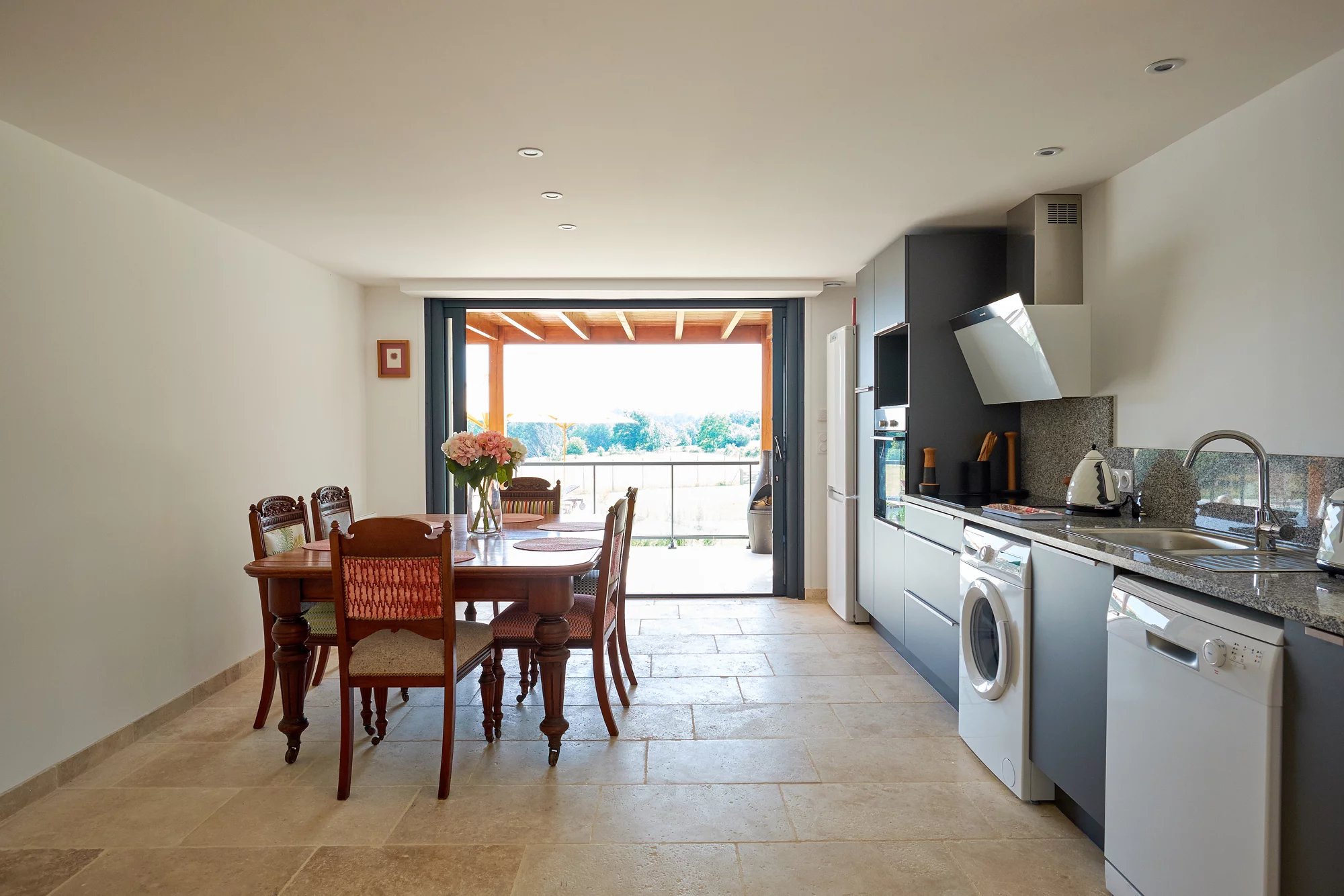 Elegant Country Estate with Guest Houses, Swimming Pool and Private Owner’s Garden, Aquitaine – France – BVI84269