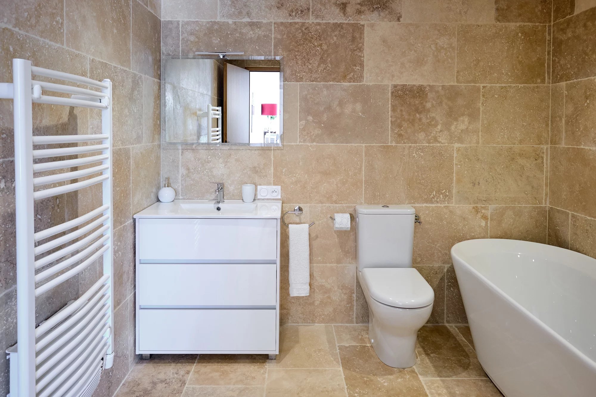 Elegant Country Estate with Guest Houses, Swimming Pool and Private Owner’s Garden, Aquitaine – France – BVI84269