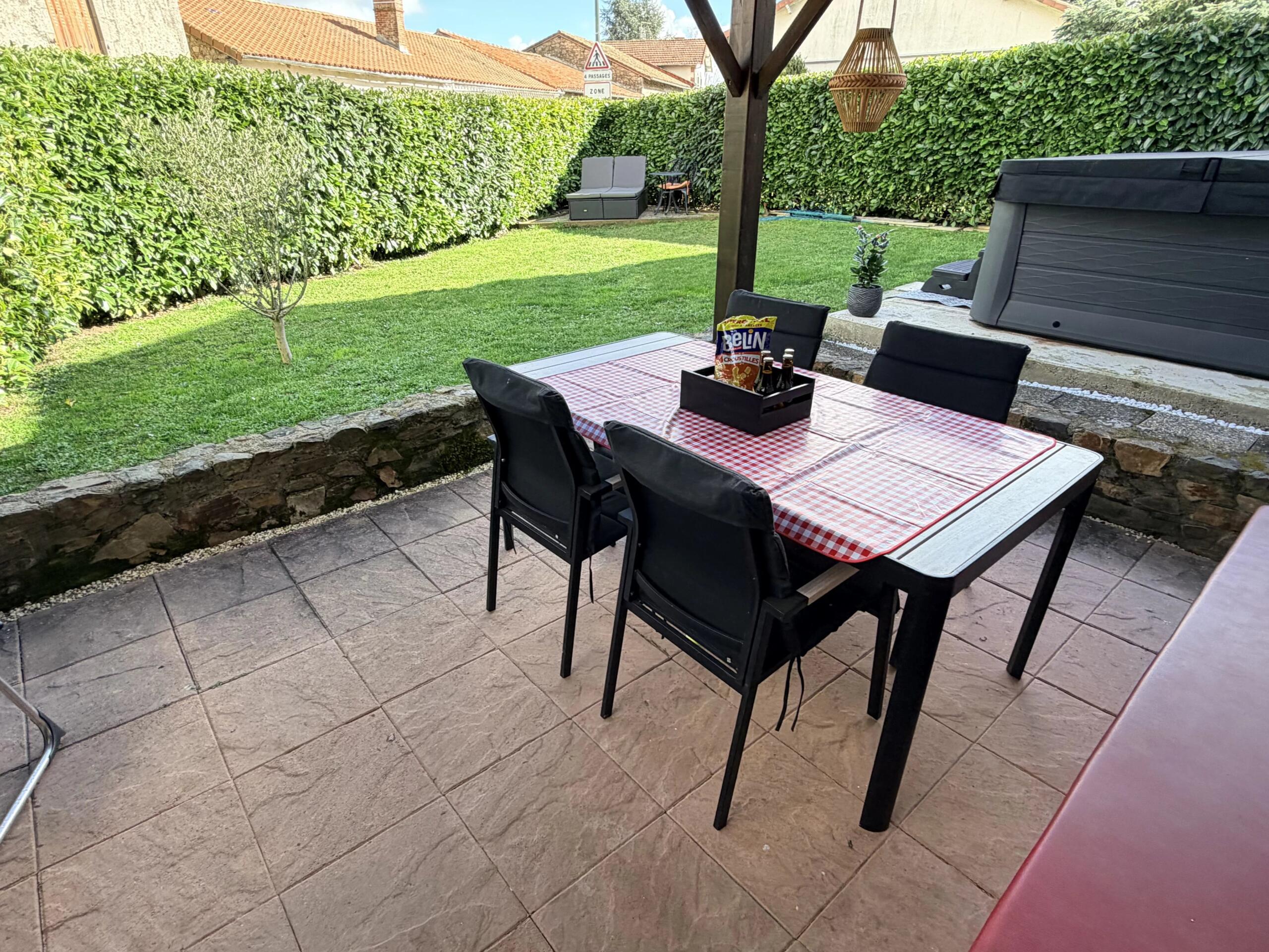 Central village, large four bedroom family home with new spa hot tub, Limousin – France – BVI84729