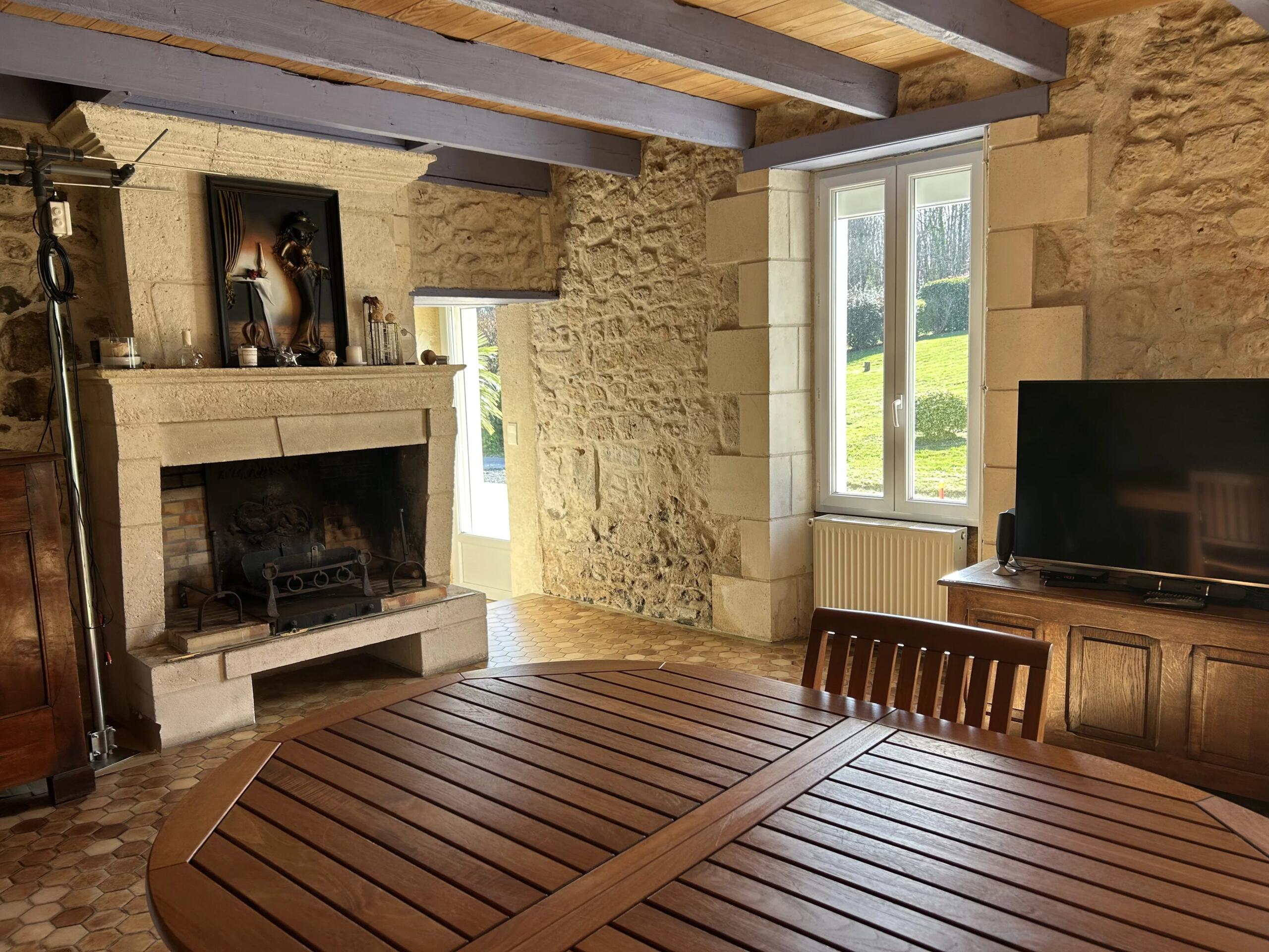 Charming single-level home with barn and outbuilding — love at first sight guaranteed, Poitou-Charentes – France – BVI84672