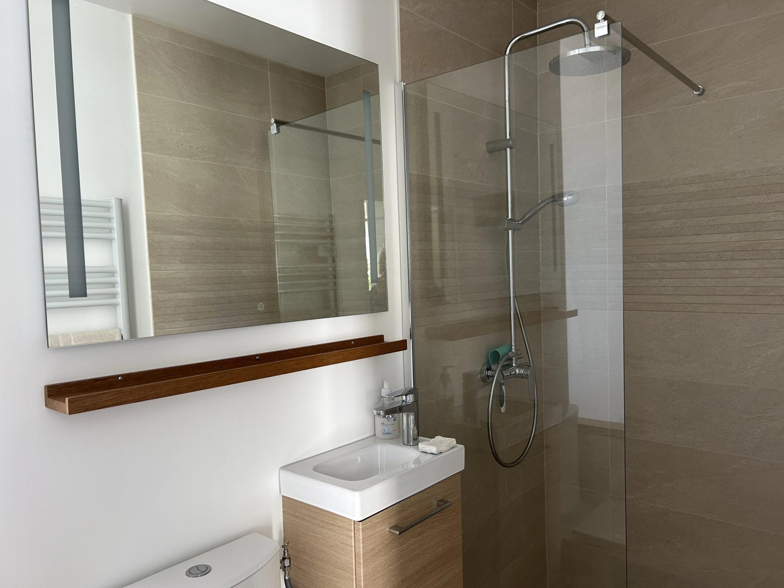 Charming single-level home with barn and outbuilding — love at first sight guaranteed, Poitou-Charentes – France – BVI84672