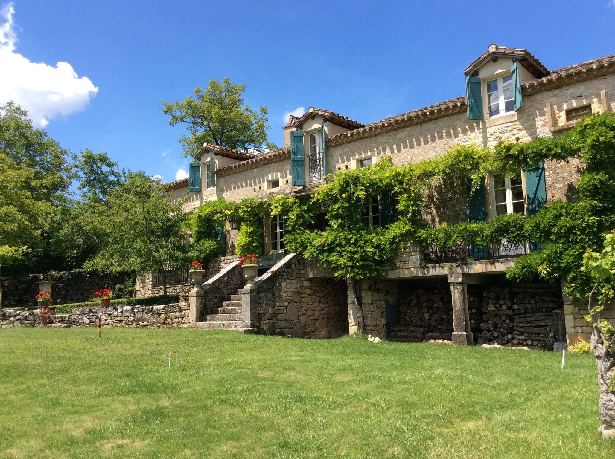 Charming and secluded manor house with guest house and pool in 28 hectares, Midi-Pyrénées – France – BVI83977