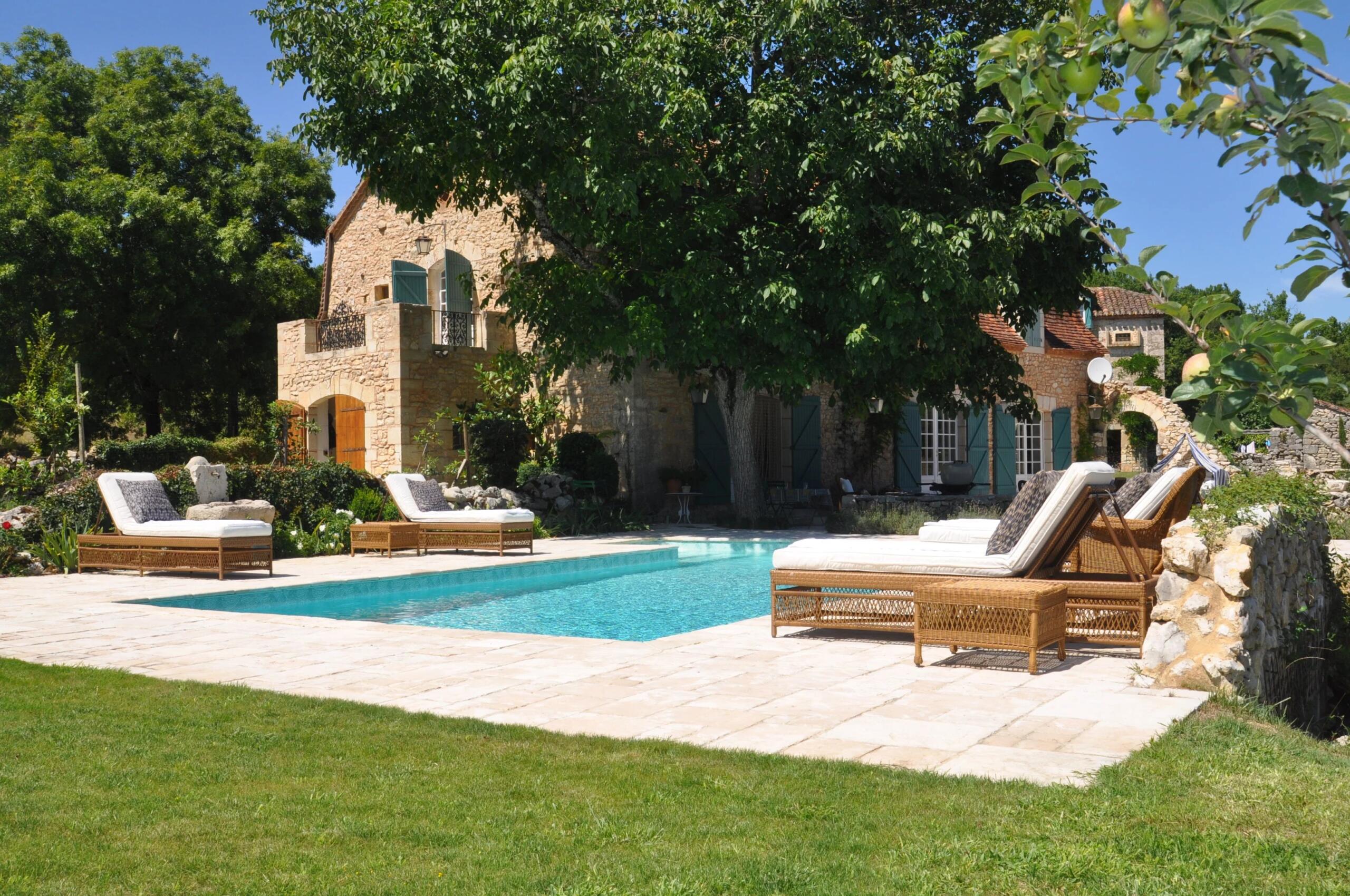 Charming and secluded manor house with guest house and pool in 28 hectares, Midi-Pyrénées – France – BVI83977