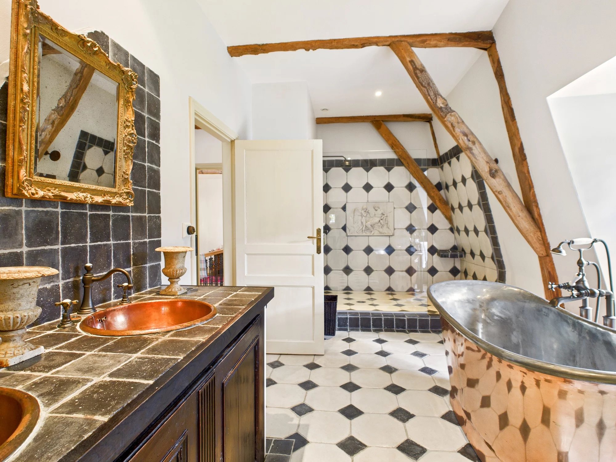 Charming and secluded manor house with guest house and pool in 28 hectares, Midi-Pyrénées – France – BVI83977