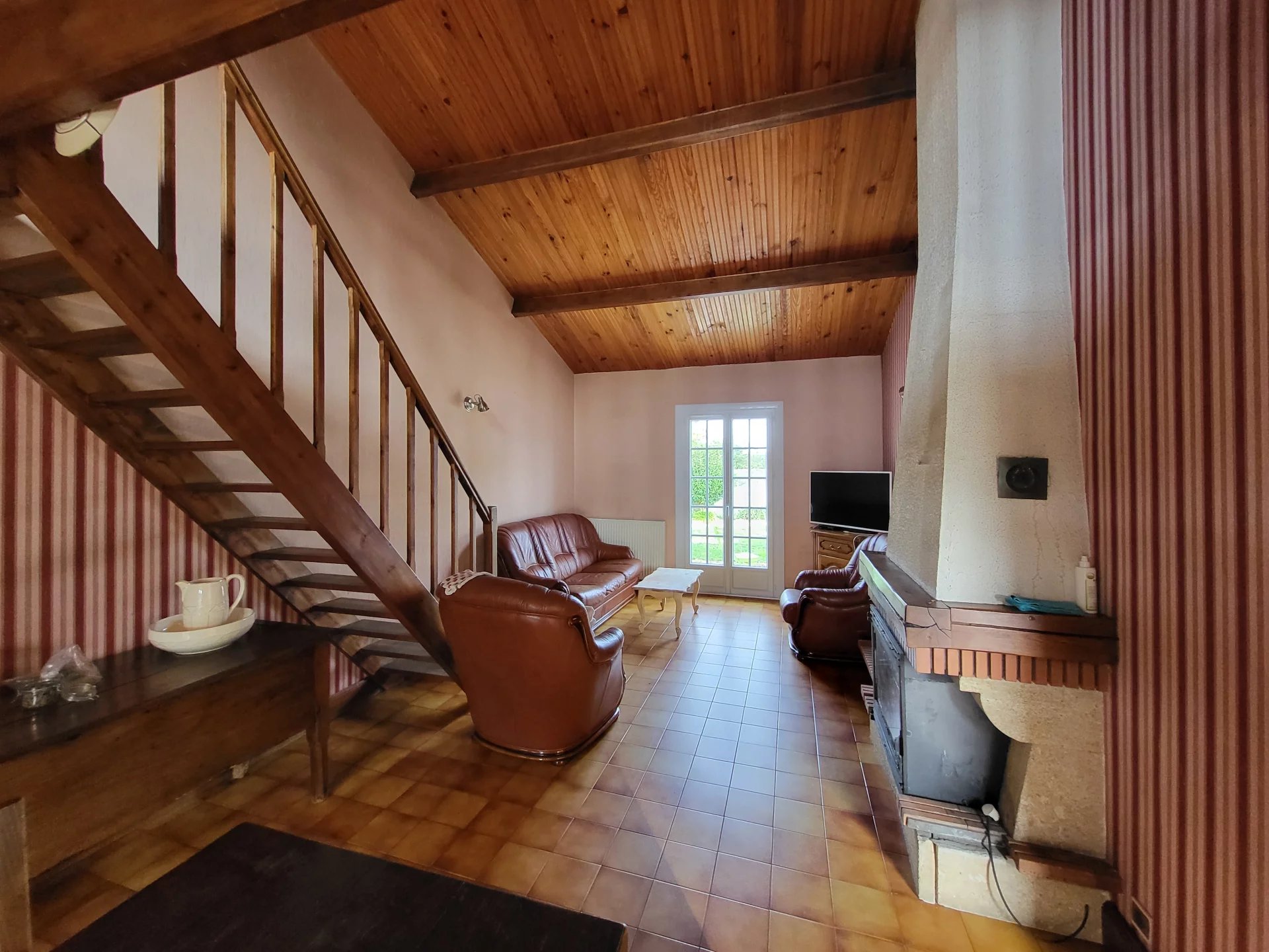 Three Bedrooms | Ground Floor Living | Central Montmorillon | Pool | Garage, Poitou-Charentes – France – BVI83526