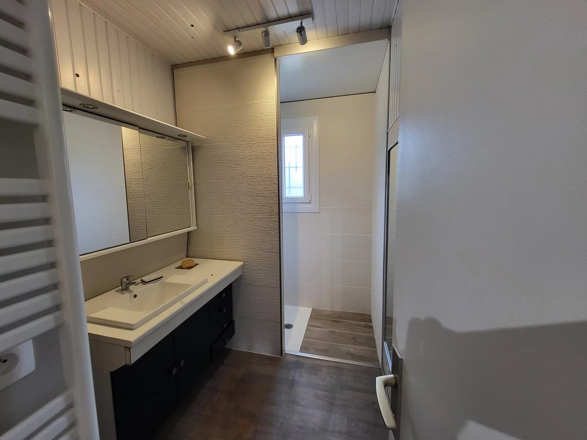 Three Bedrooms | Ground Floor Living | Central Montmorillon | Pool | Garage, Poitou-Charentes – France – BVI83526