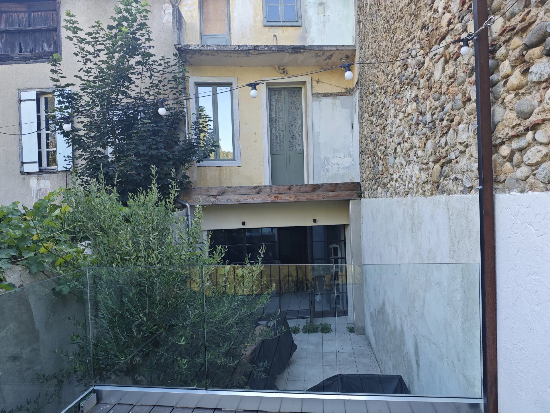 Superb town centre property with riverside terrace garden, Languedoc-Roussillon – France – BVI81726