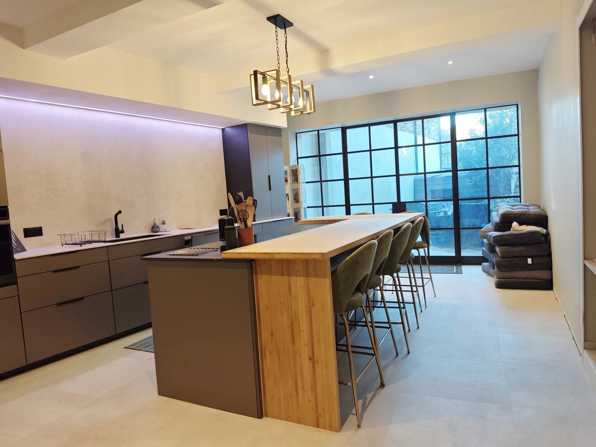 Superb town centre property with riverside terrace garden, Languedoc-Roussillon – France – BVI81726