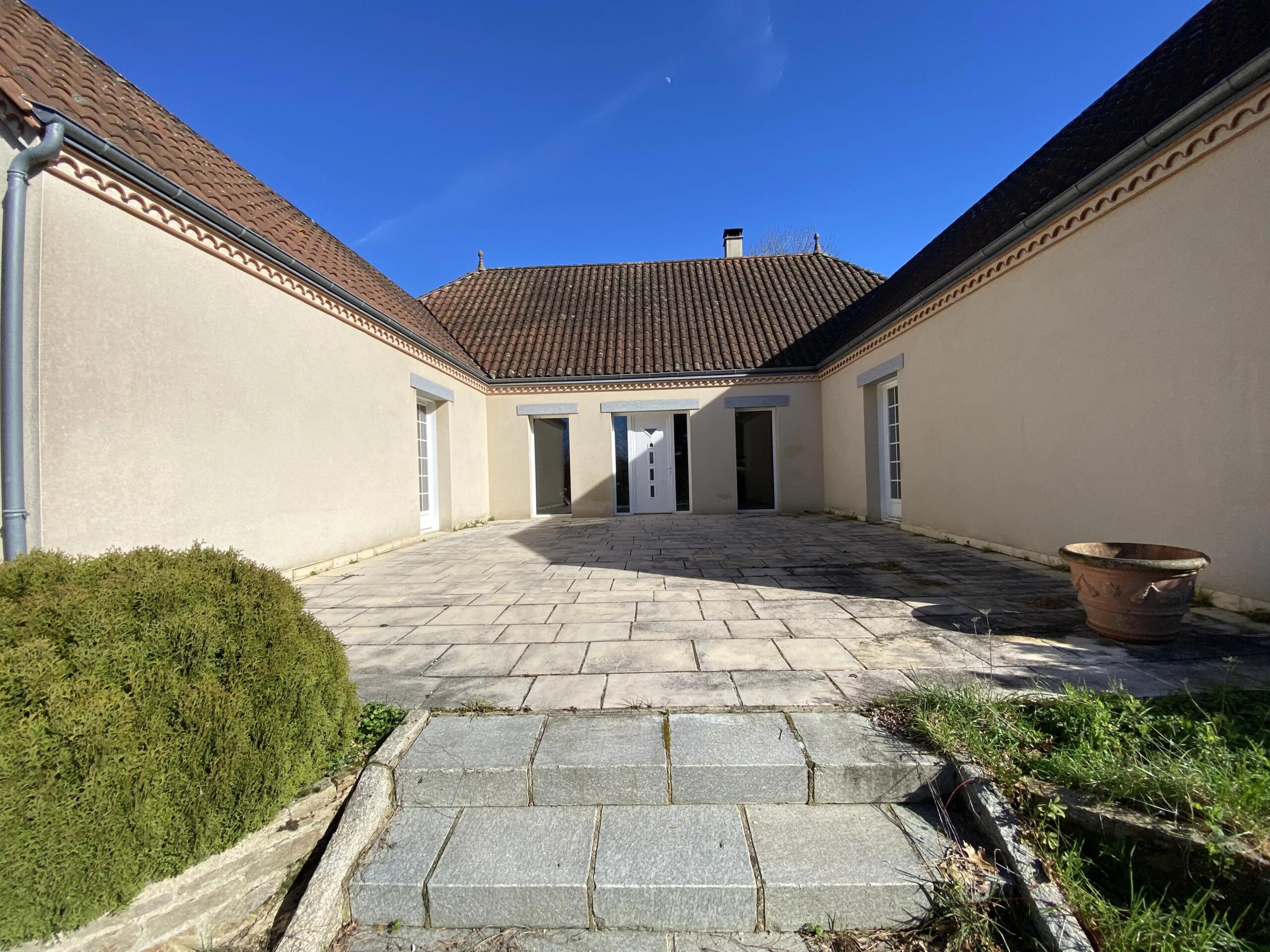 Exceptional property with over 3 hectares in Le Dorat, Limousin – France – BVI84557