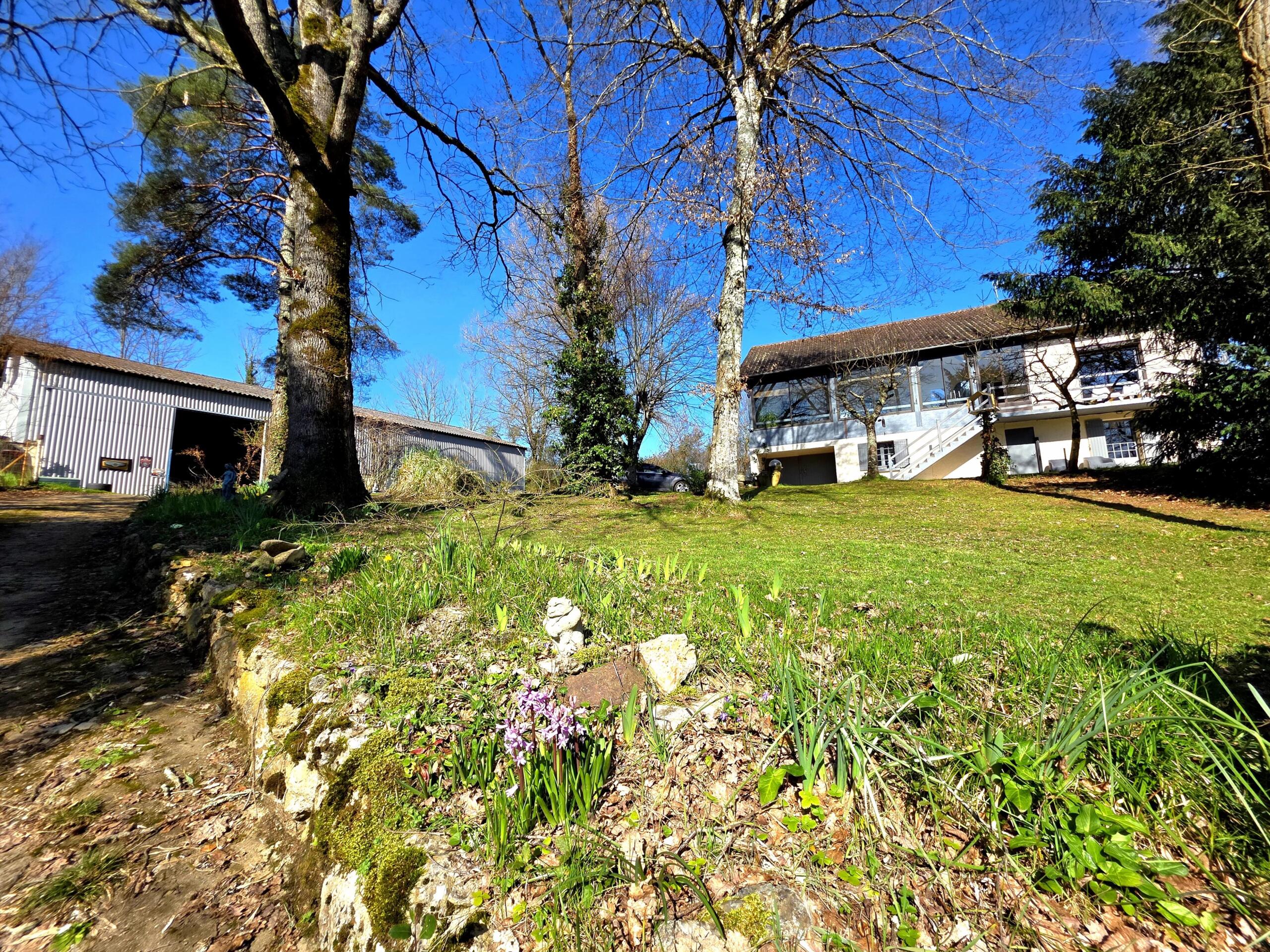 Spacious 4 bed Family Home with Guest Apartment & Exceptional Workshop, Aquitaine – France – BVI80383