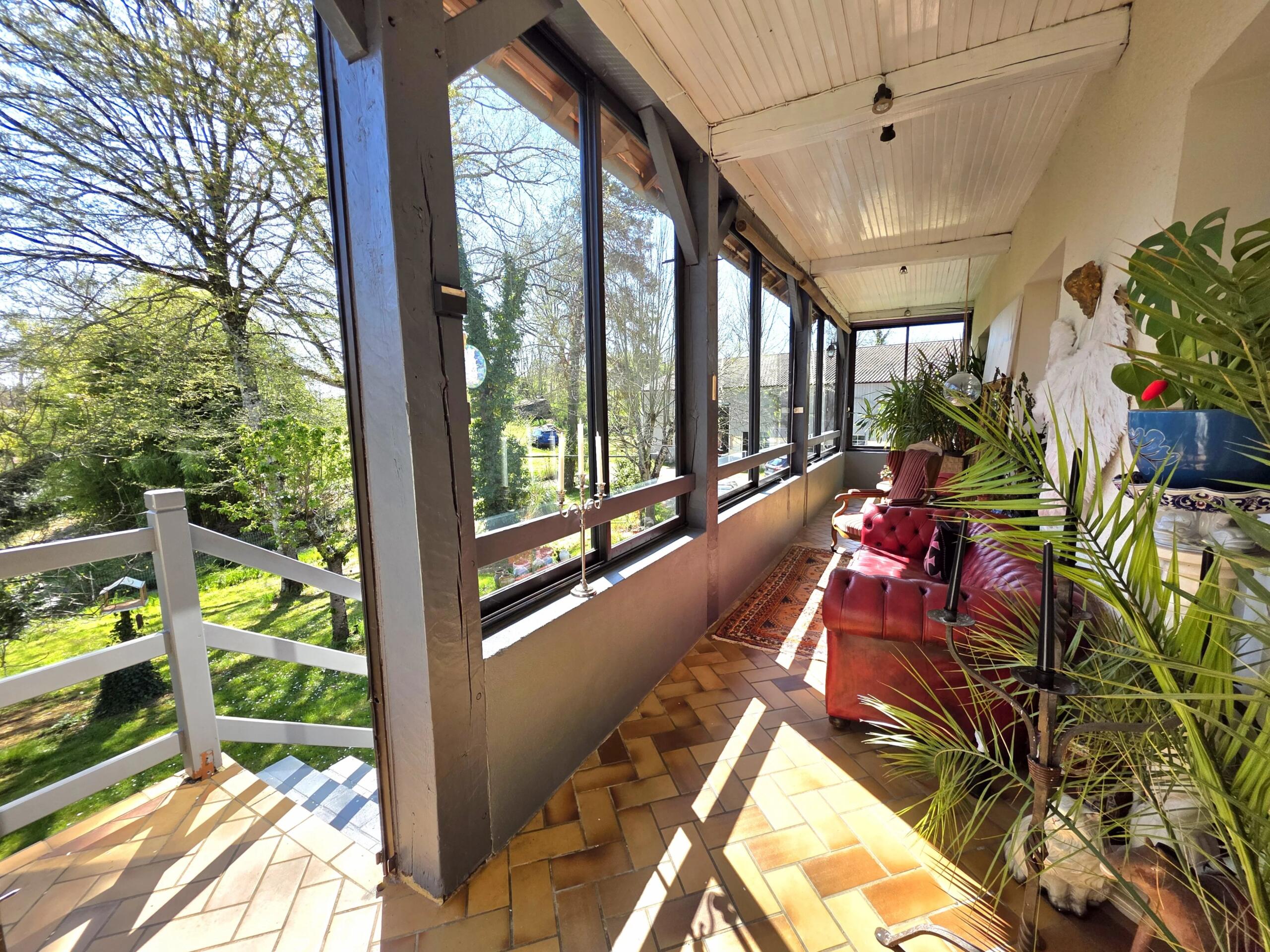 Spacious 4 bed Family Home with Guest Apartment & Exceptional Workshop, Aquitaine – France – BVI80383