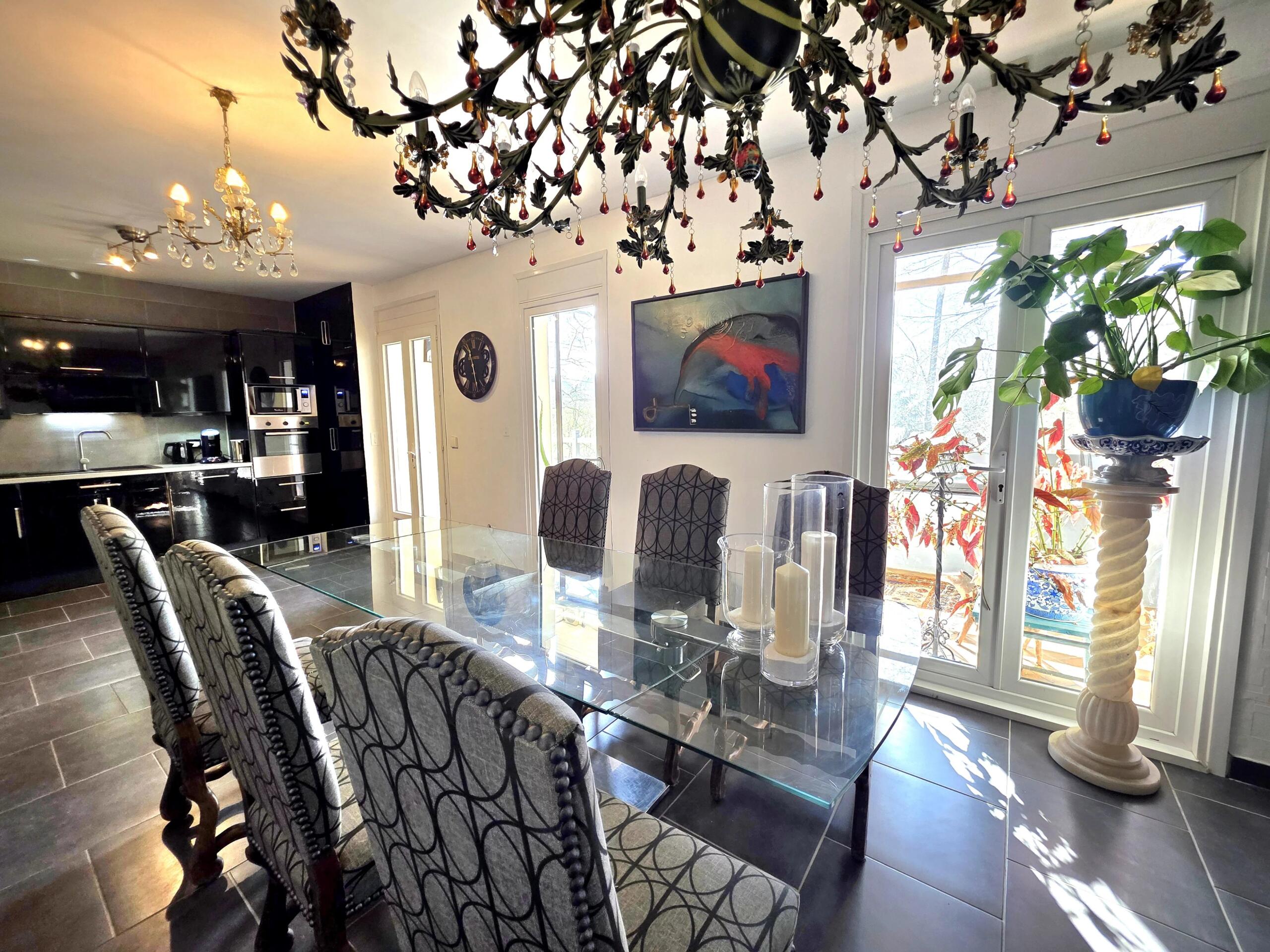 Spacious 4 bed Family Home with Guest Apartment & Exceptional Workshop, Aquitaine – France – BVI80383