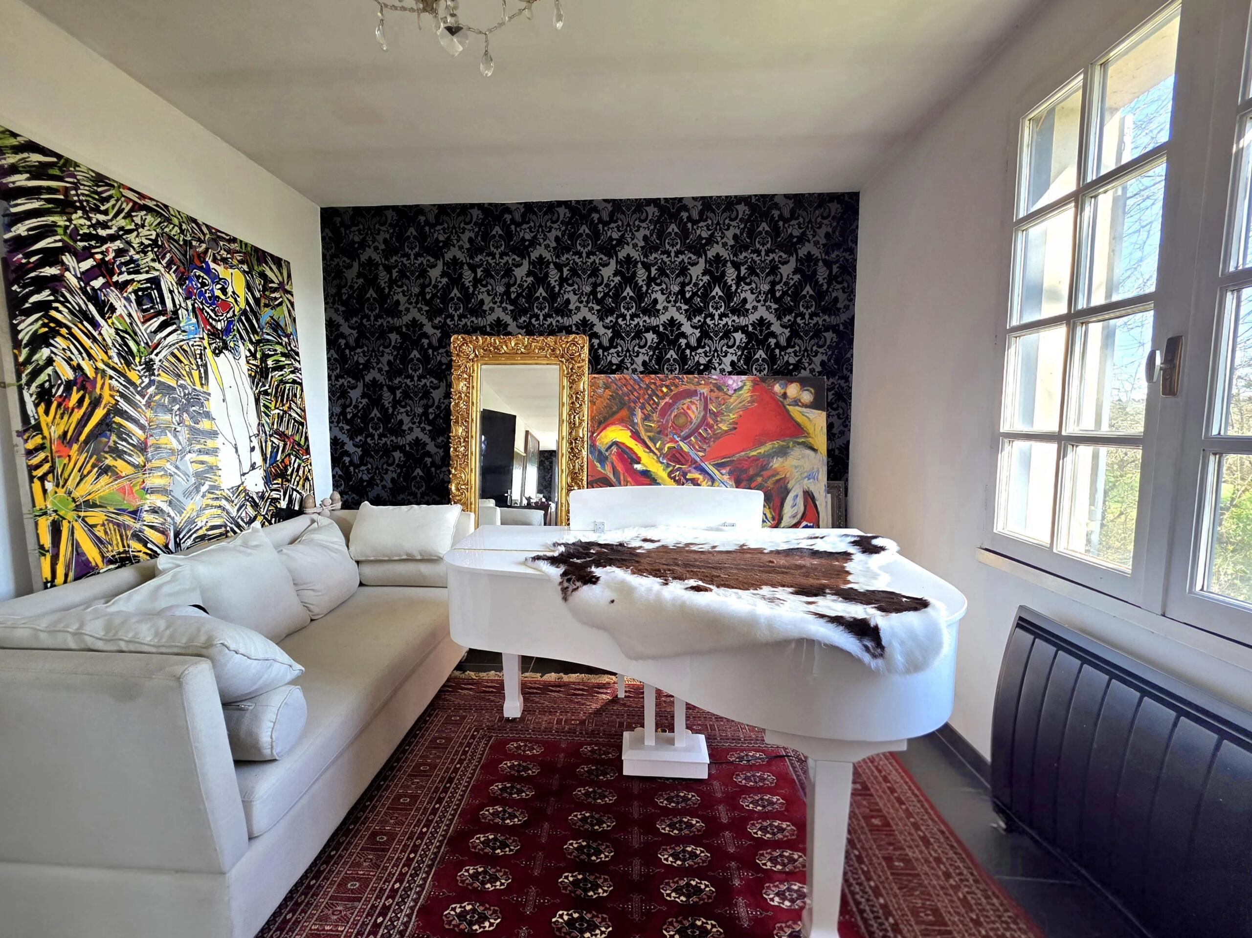 Spacious 4 bed Family Home with Guest Apartment & Exceptional Workshop, Aquitaine – France – BVI80383