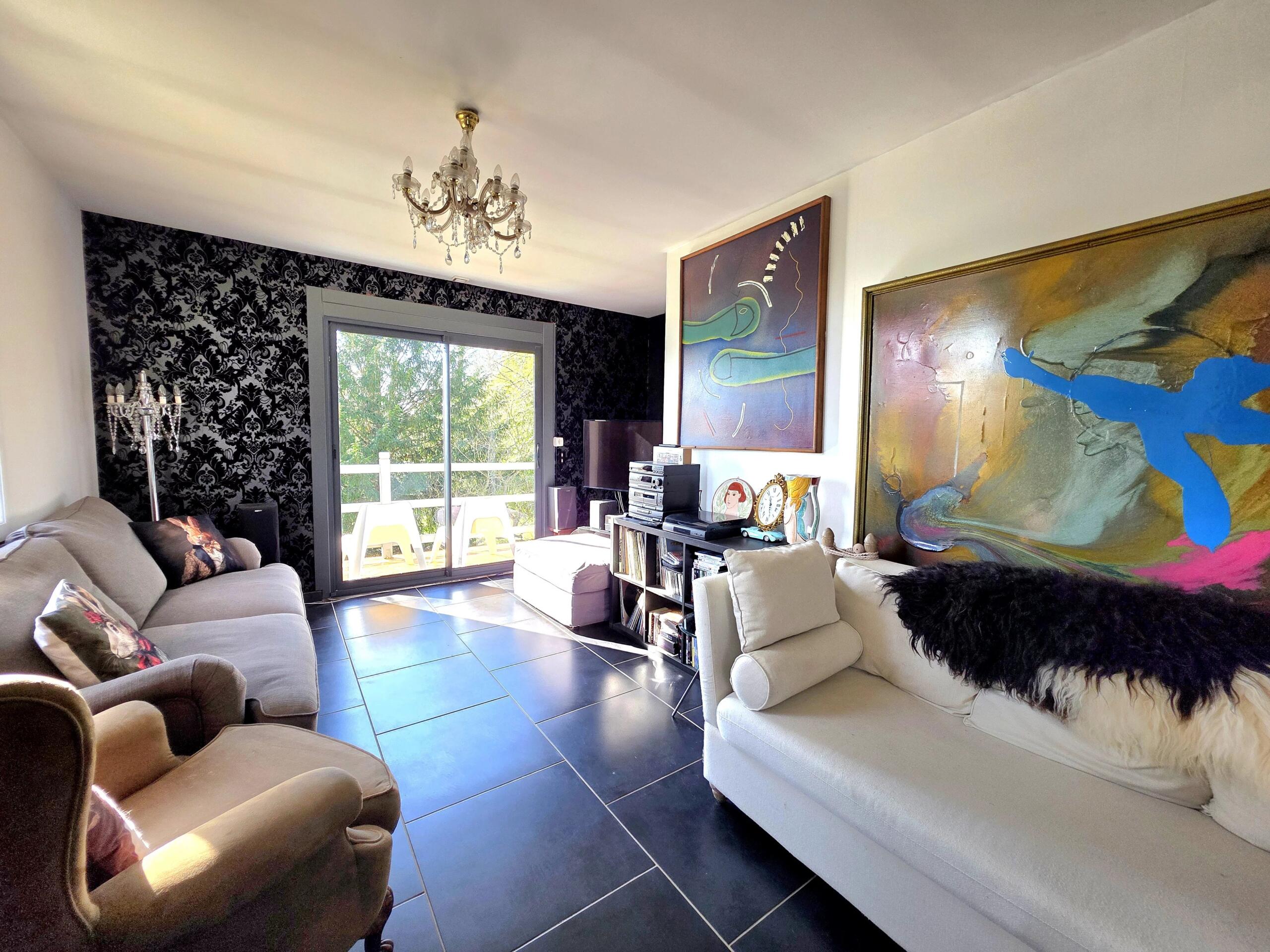 Spacious 4 bed Family Home with Guest Apartment & Exceptional Workshop, Aquitaine – France – BVI80383