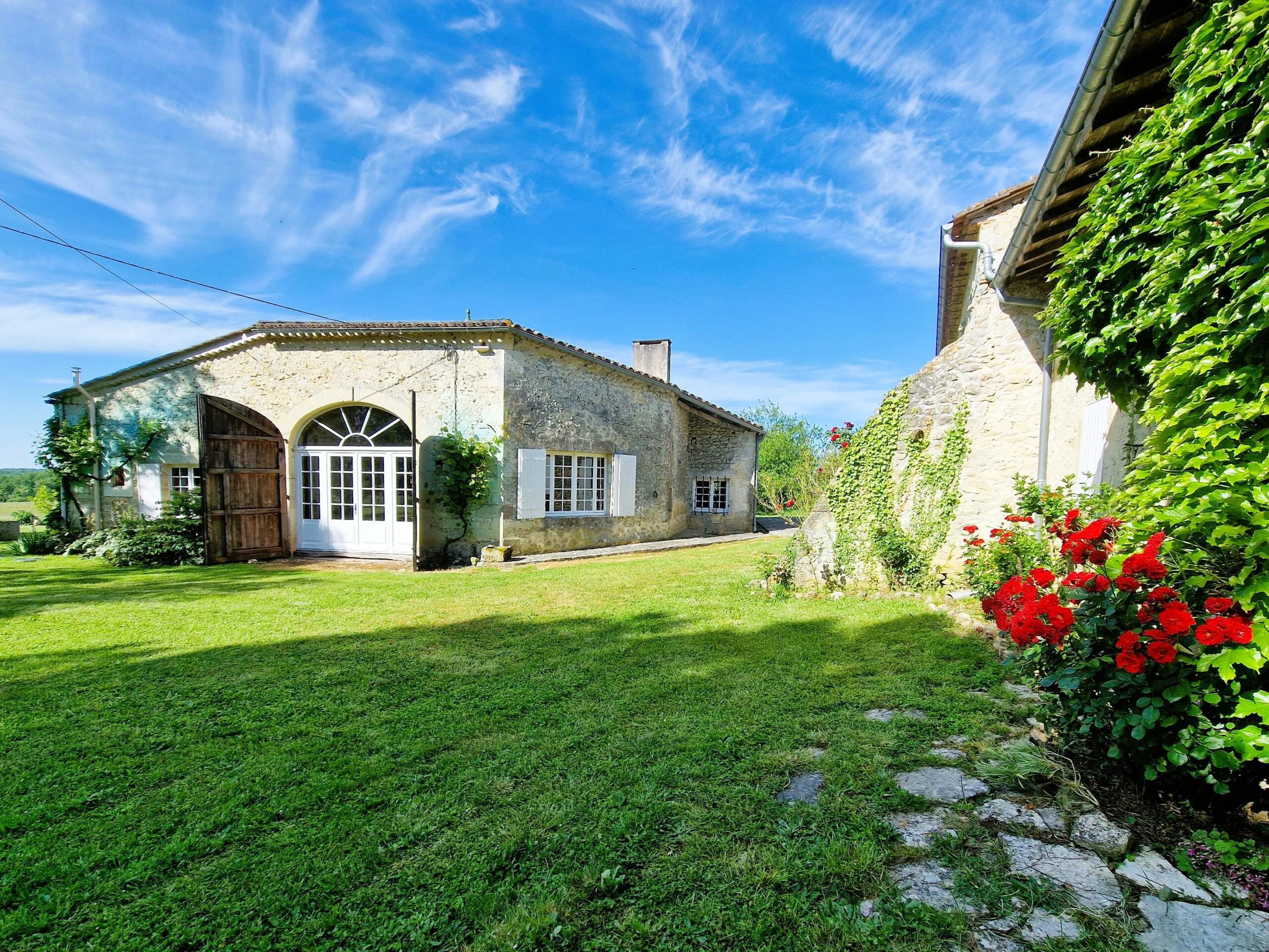 Exceptional Country Estate with Three Homes, Swimming Pool and Tennis Court – 20 Mins from Saint-Émilion, Aquitaine – France – BVI71723
