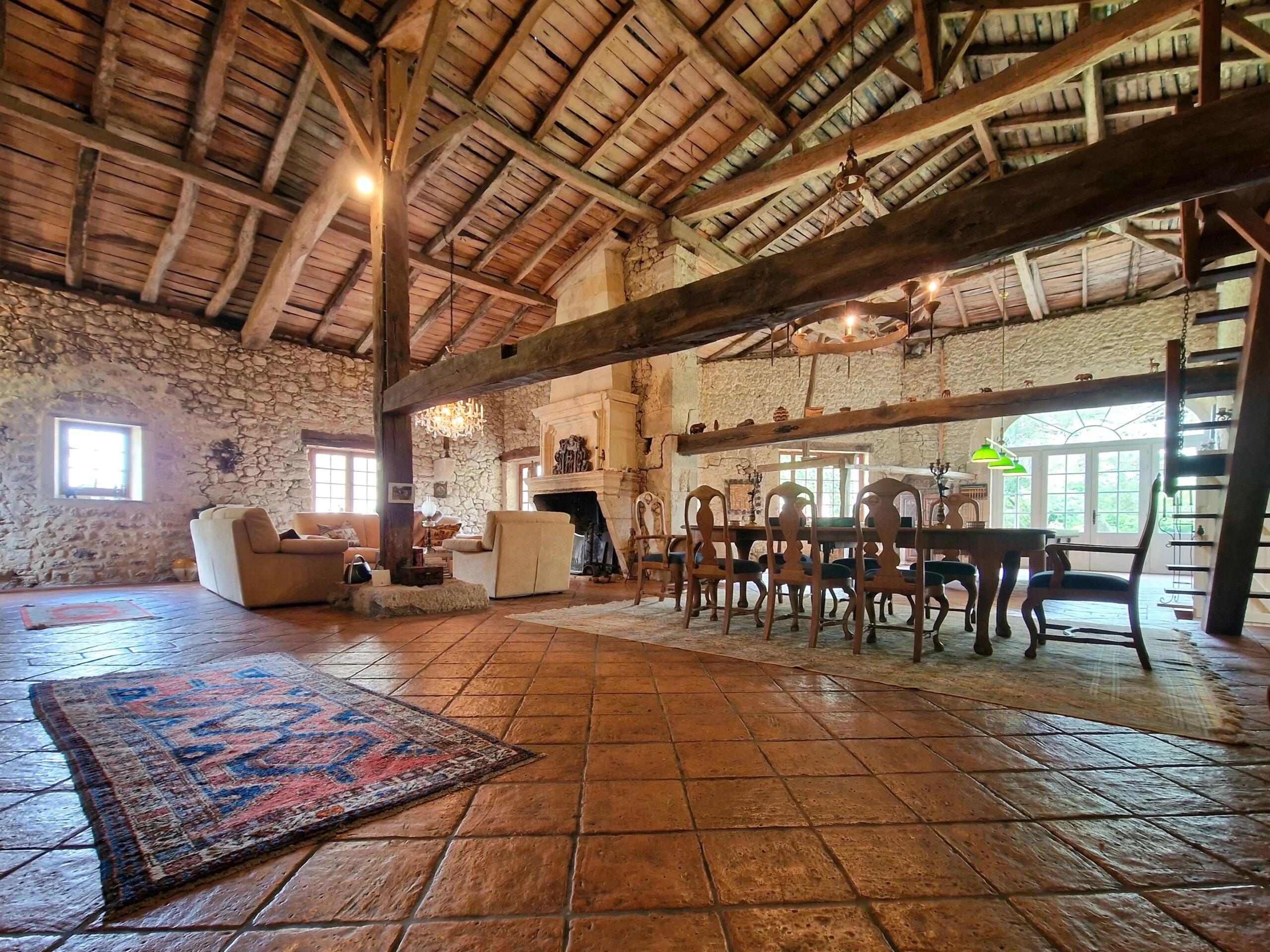 Exceptional Country Estate with Three Homes, Swimming Pool and Tennis Court – 20 Mins from Saint-Émilion, Aquitaine – France – BVI71723