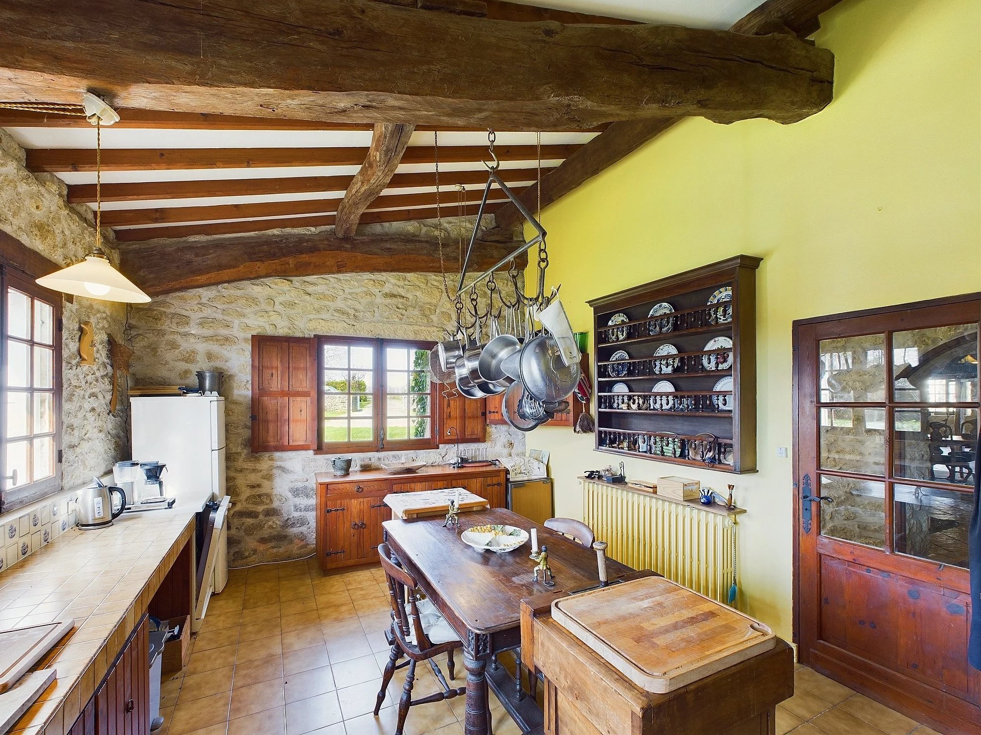 Exceptional Country Estate with Three Homes, Swimming Pool and Tennis Court – 20 Mins from Saint-Émilion, Aquitaine – France – BVI71723