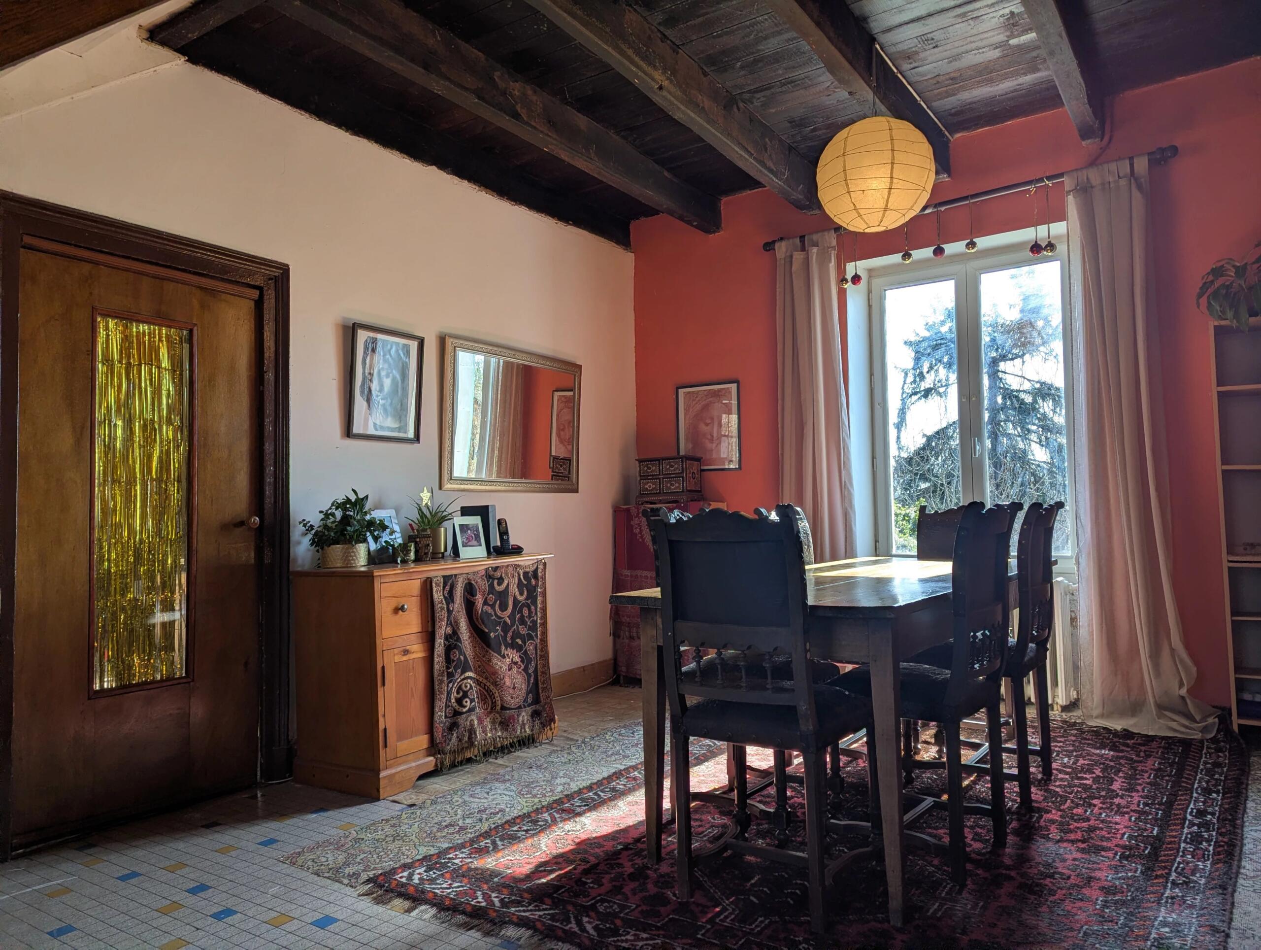 Impressive, sunny three-bedroom village house 10 minutes from Montmorillon, Poitou-Charentes – France – BVI84020