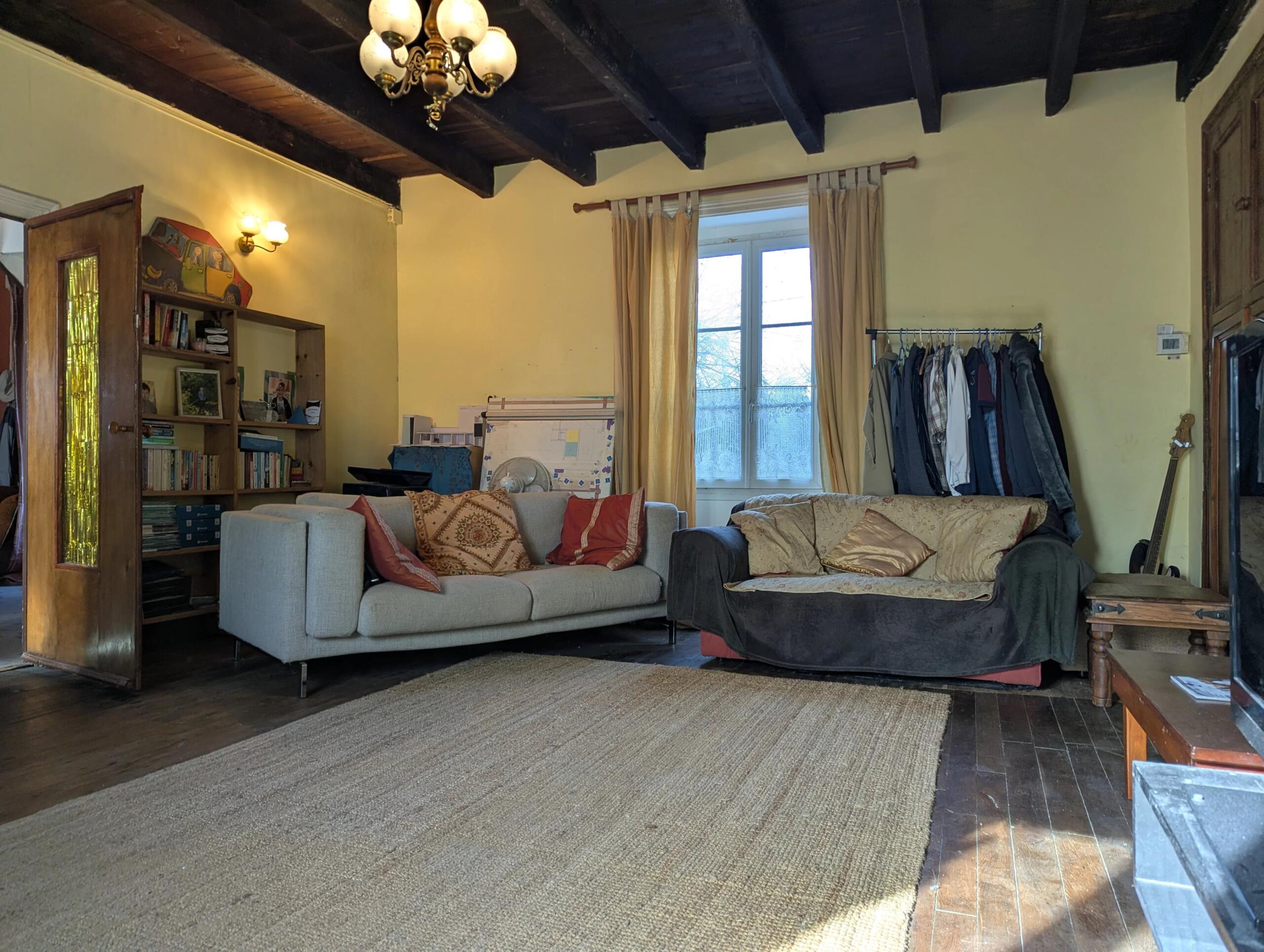 Impressive, sunny three-bedroom village house 10 minutes from Montmorillon, Poitou-Charentes – France – BVI84020