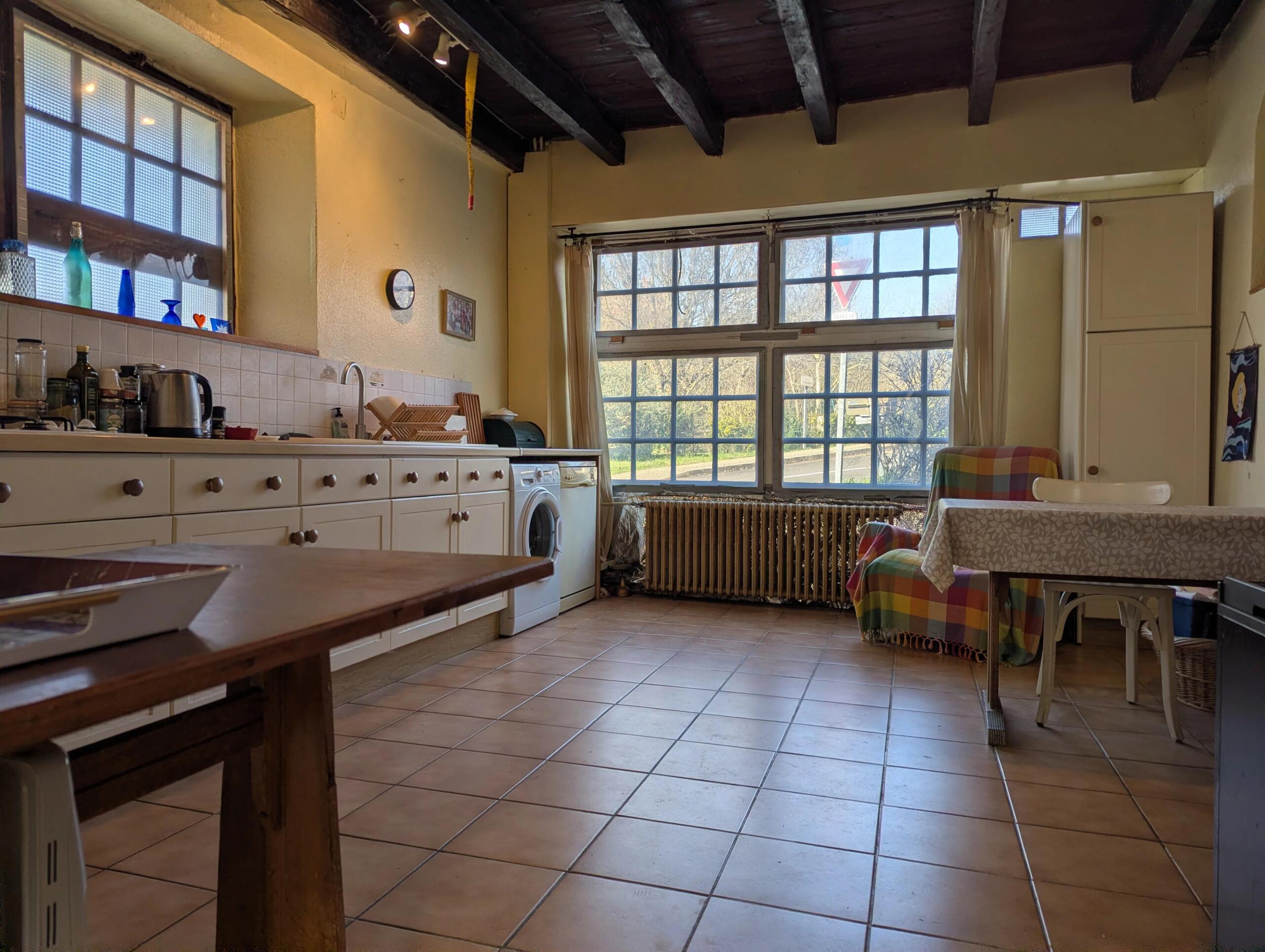 Impressive, sunny three-bedroom village house 10 minutes from Montmorillon, Poitou-Charentes – France – BVI84020