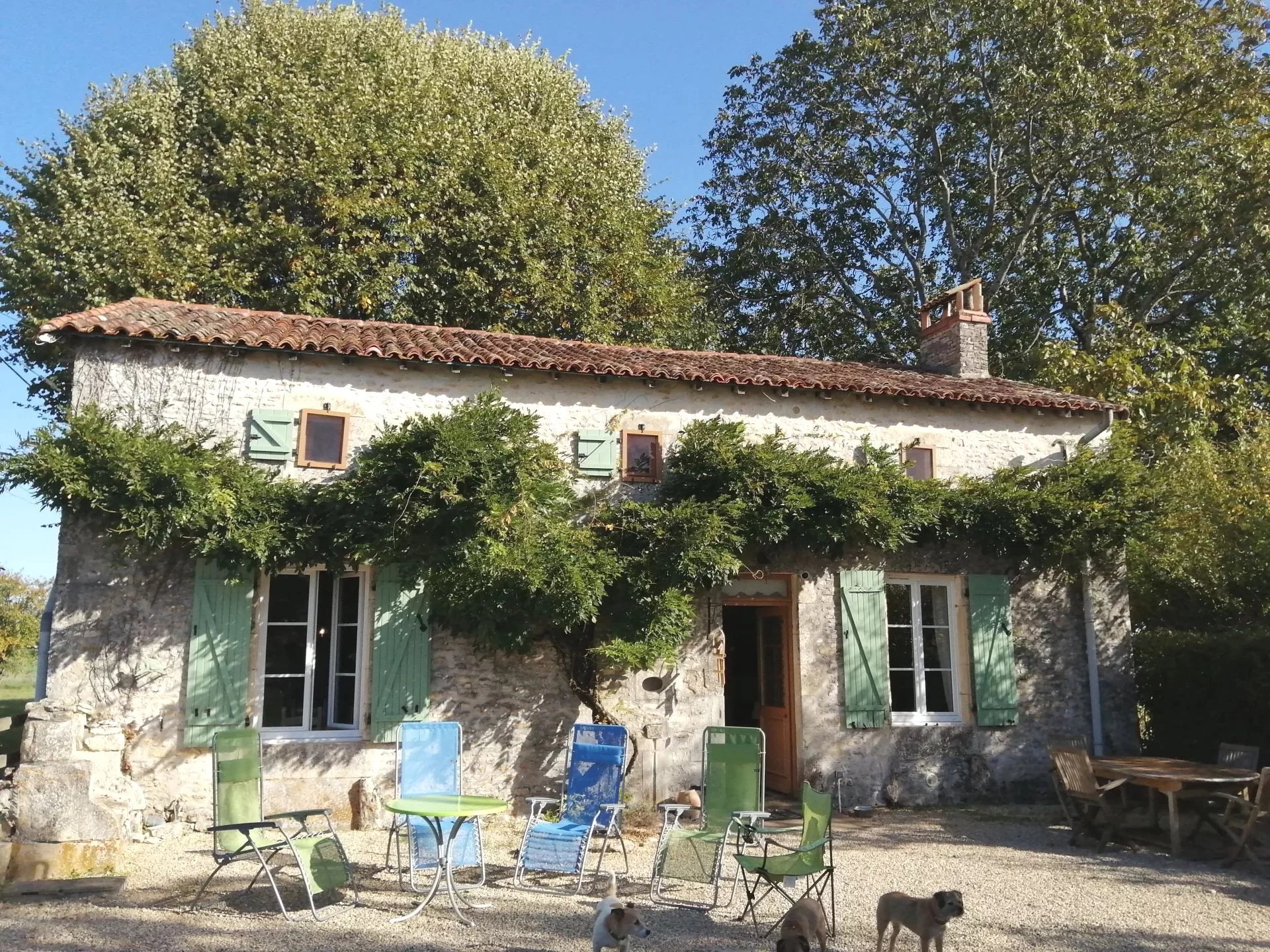 Charming Detached Stone House with Barn, Gardens and Potential – Peaceful Hamlet Setting, Poitou-Charentes – France – BVI66907
