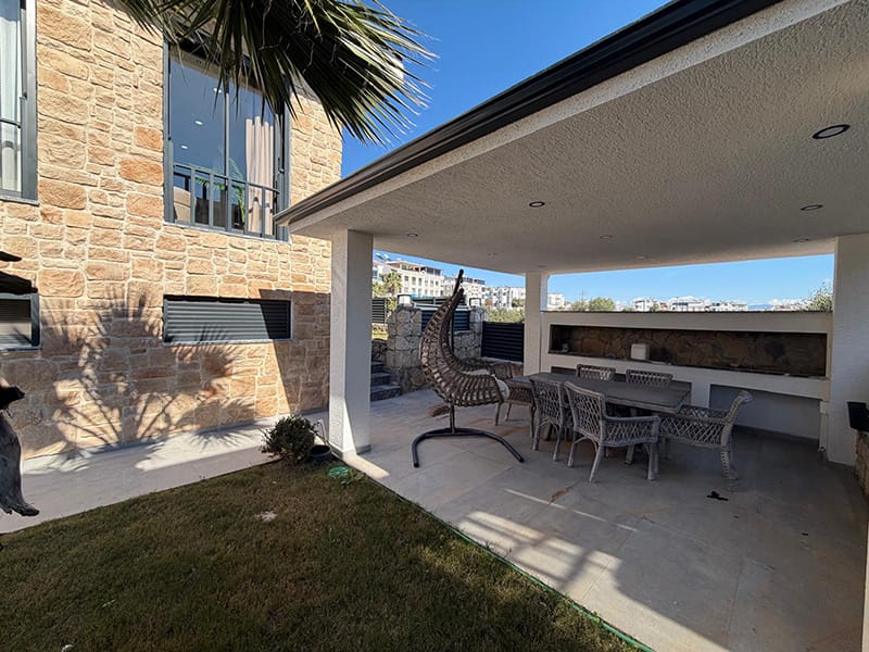 Villa with a private indoor and outdoor pool in Altinkum – TC1954