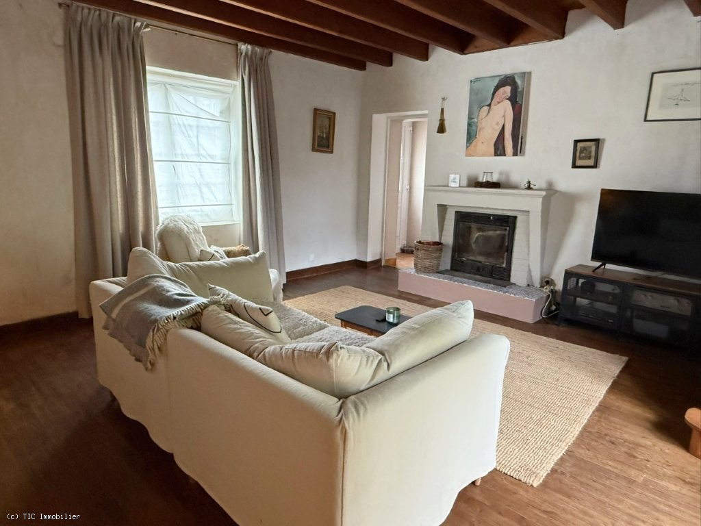 3 bedroom House in Ruffec, France – r7441