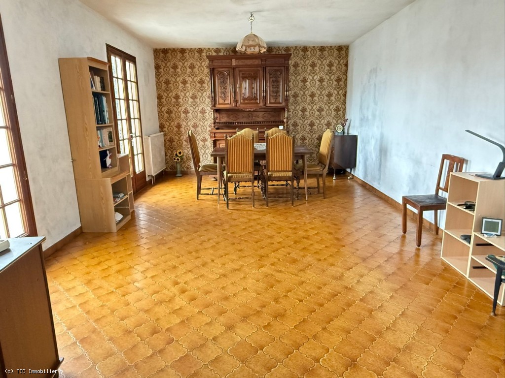 3 bedroom House in Ruffec, France – r7438