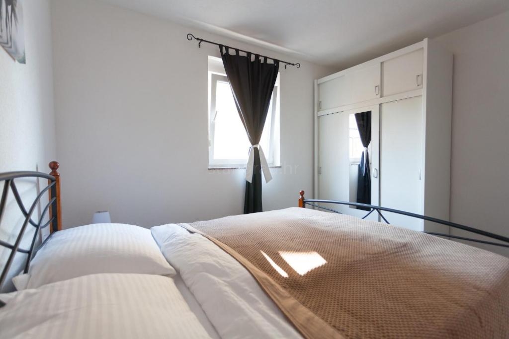 12 bedroom villa in Dobrinj, Croatia – 103613