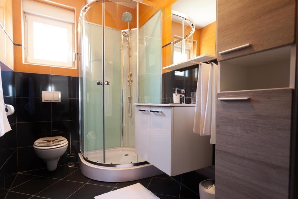 12 bedroom villa in Dobrinj, Croatia – 103613