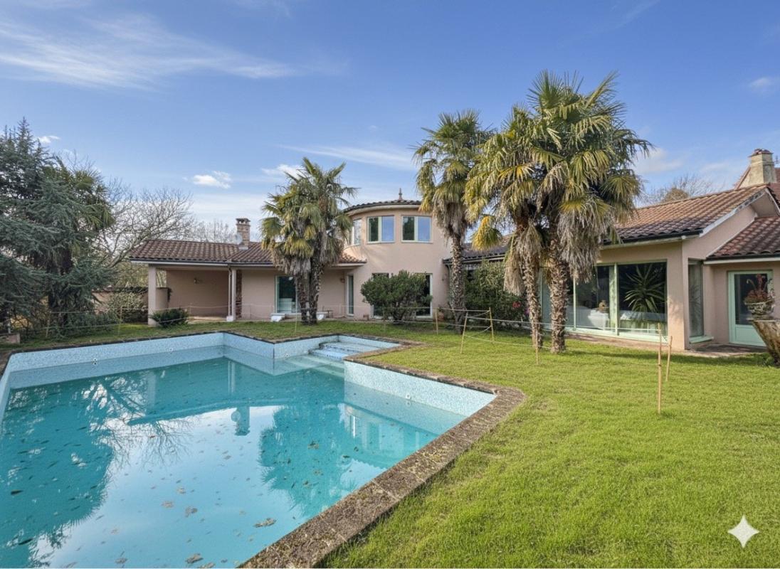 4 bedroom maison d’architecte in Capdenac, Lot, France