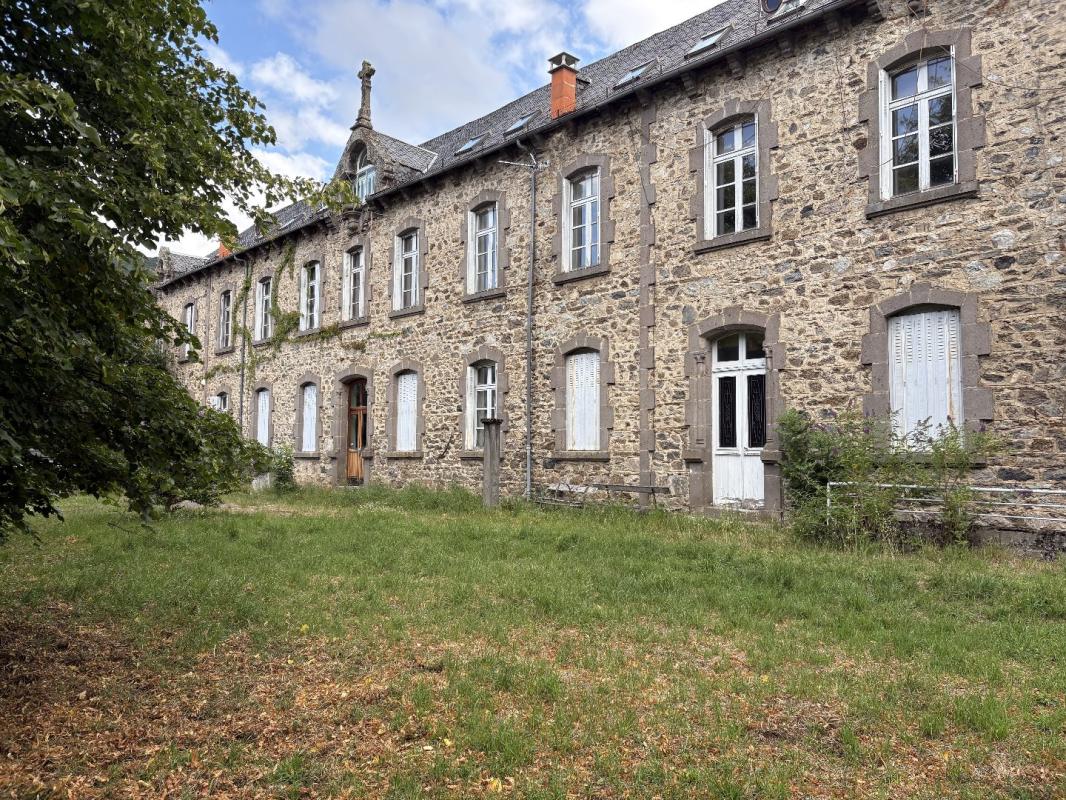 14 bedroom demeure in Condat, Cantal, France