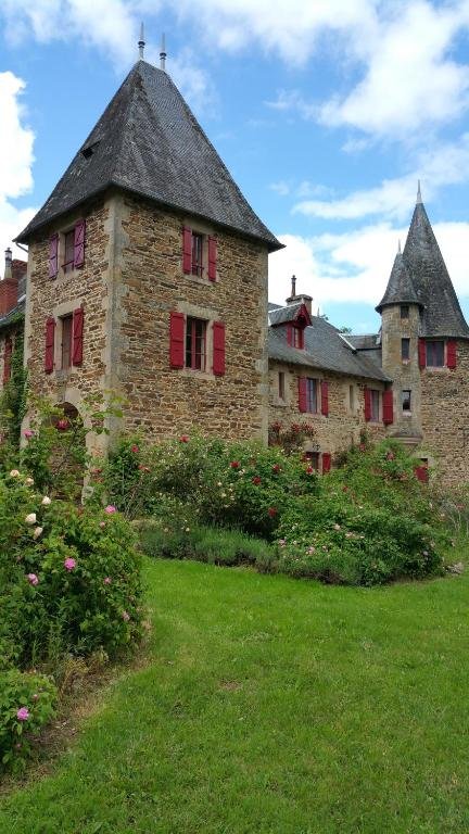 14 bedroom chateau in Lagrauliere, Corrèze, France