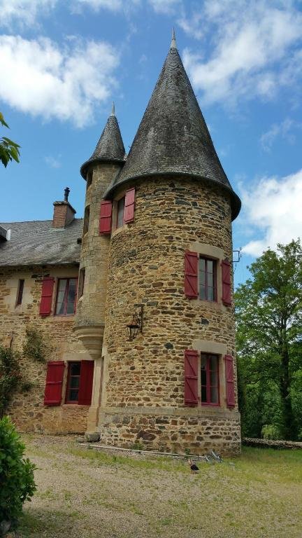 14 bedroom chateau in Lagrauliere, Corrèze, France